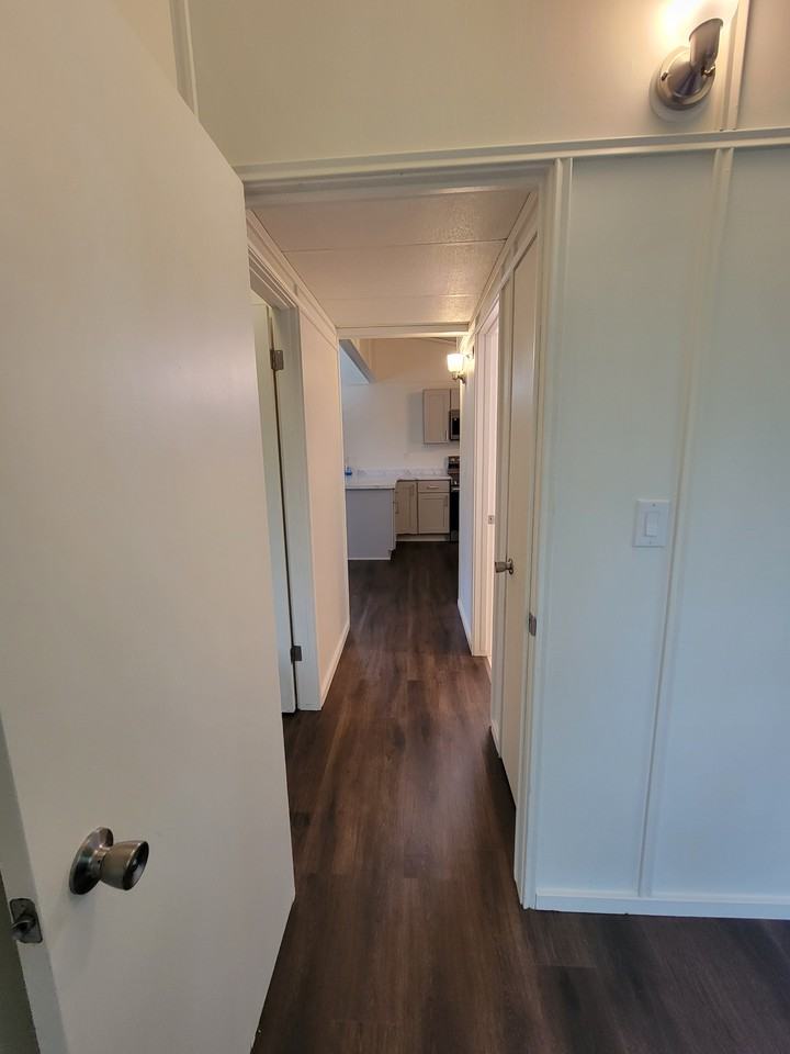 1115 Moreland St #4 - Photo 5 of 18