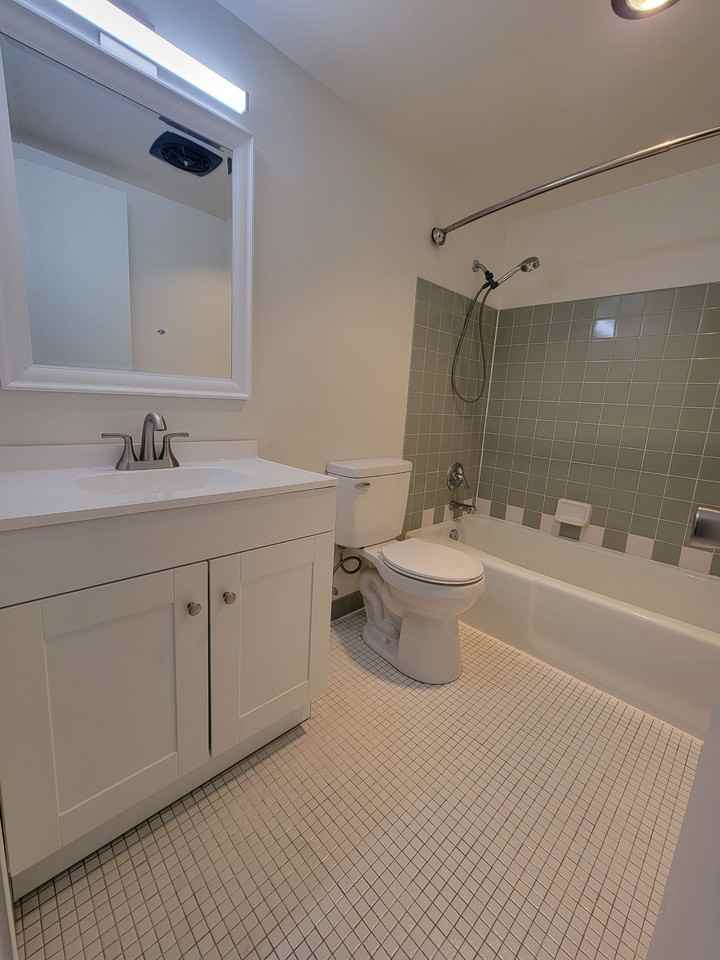 1115 Moreland St #4 - Photo 6 of 18