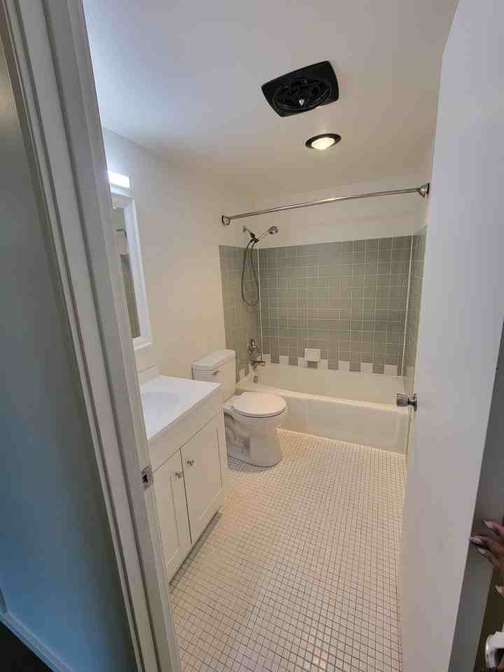 1115 Moreland St #4 - Photo 7 of 18