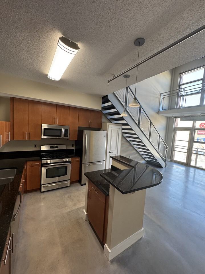 1390 Kenyon St Nw #NA - Photo 3 of 19