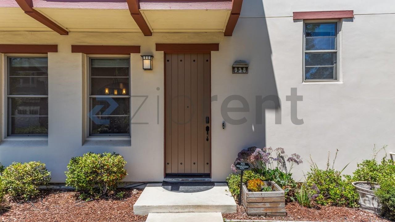 938 Valencia Ave - Photo 2 of 42