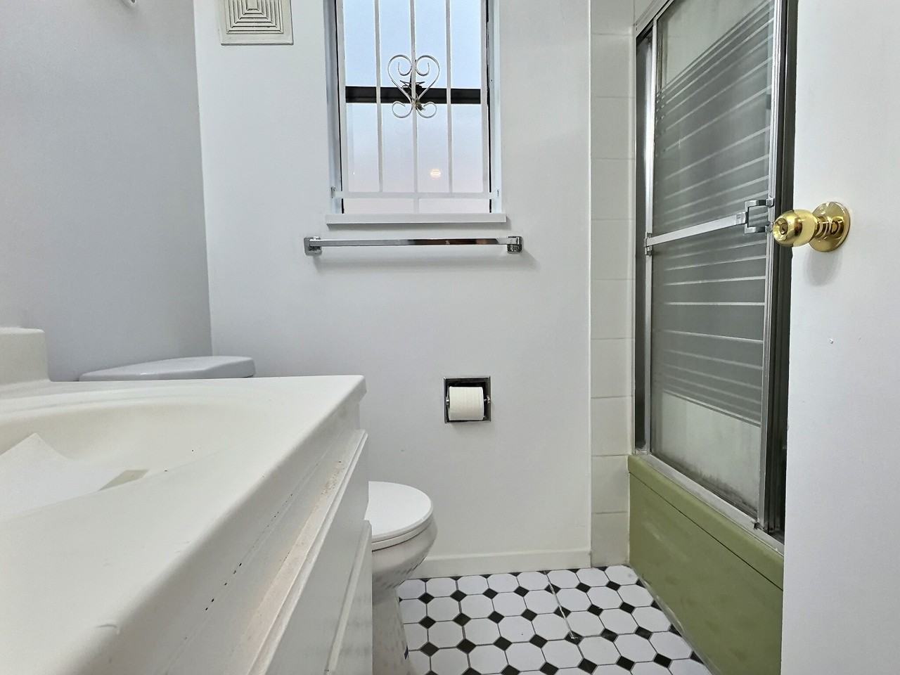 3218 Charles St - Photo 3 of 6