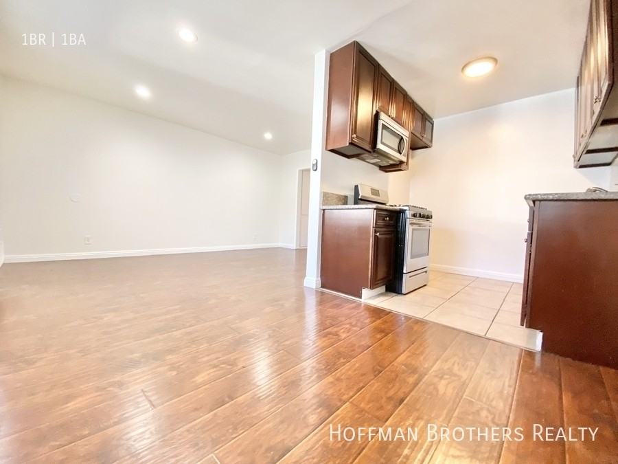 16221 Vanowen St #11 - Photo 3 of 8