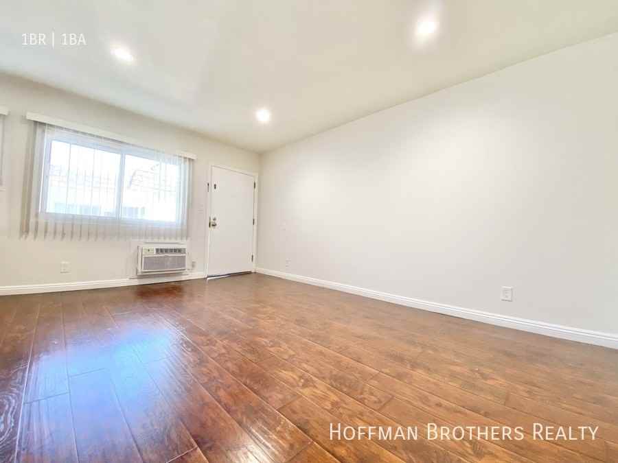 16221 Vanowen St #11 - Photo 6 of 8