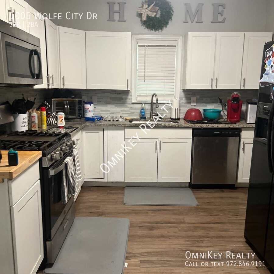 1005 Wolfe City Dr - Photo 2 of 37
