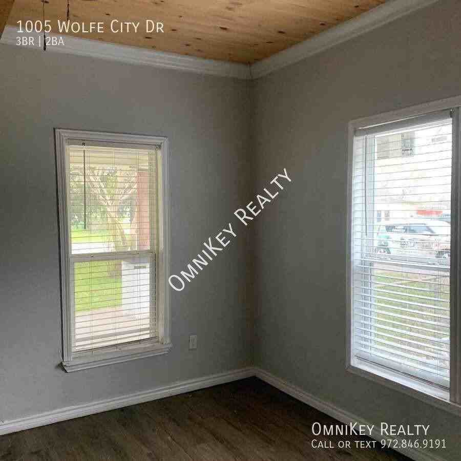 1005 Wolfe City Dr - Photo 3 of 37