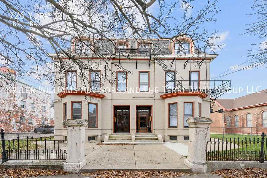726 York St #2B