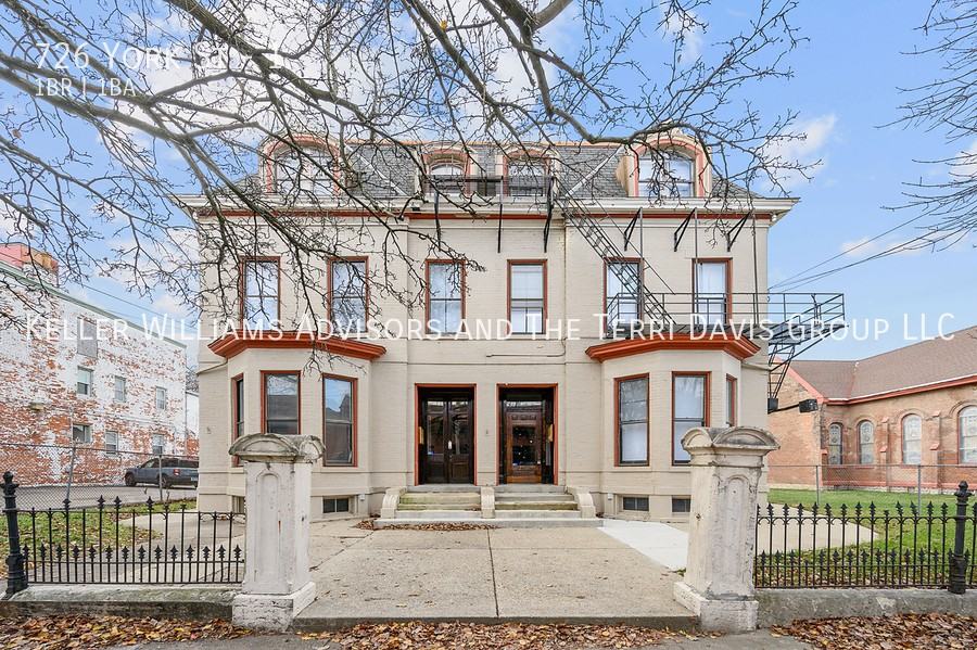 726 York St #1