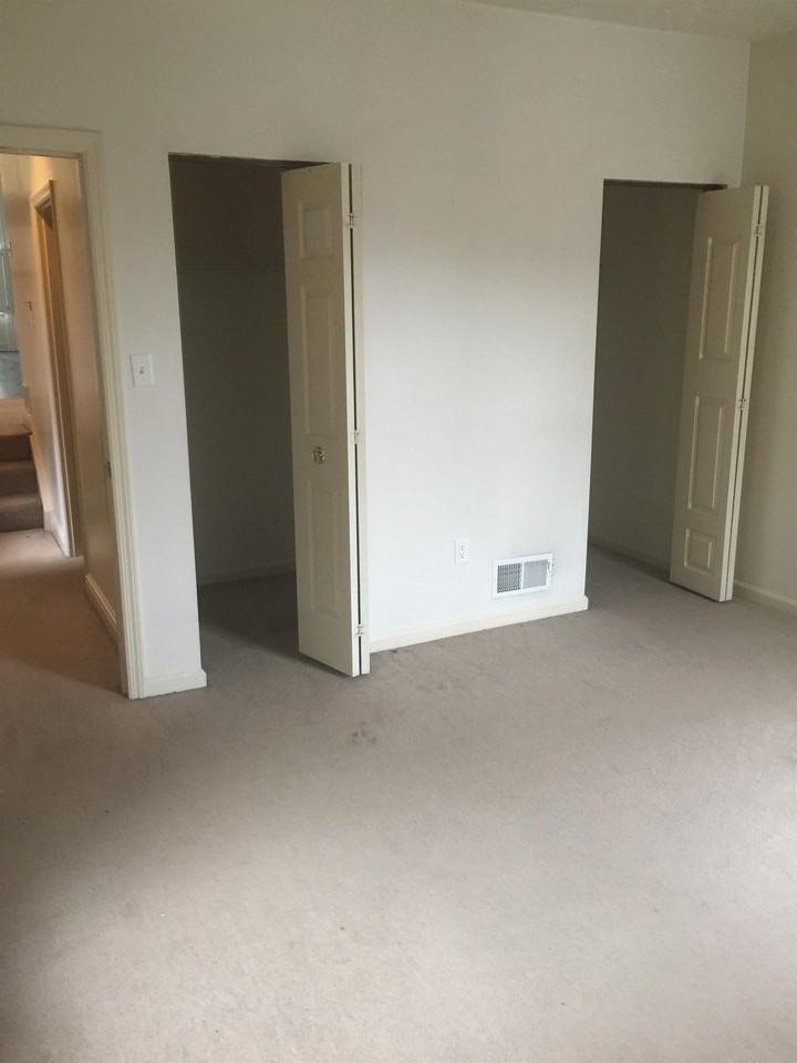 1304 Liverpool St #2 - Photo 3 of 17