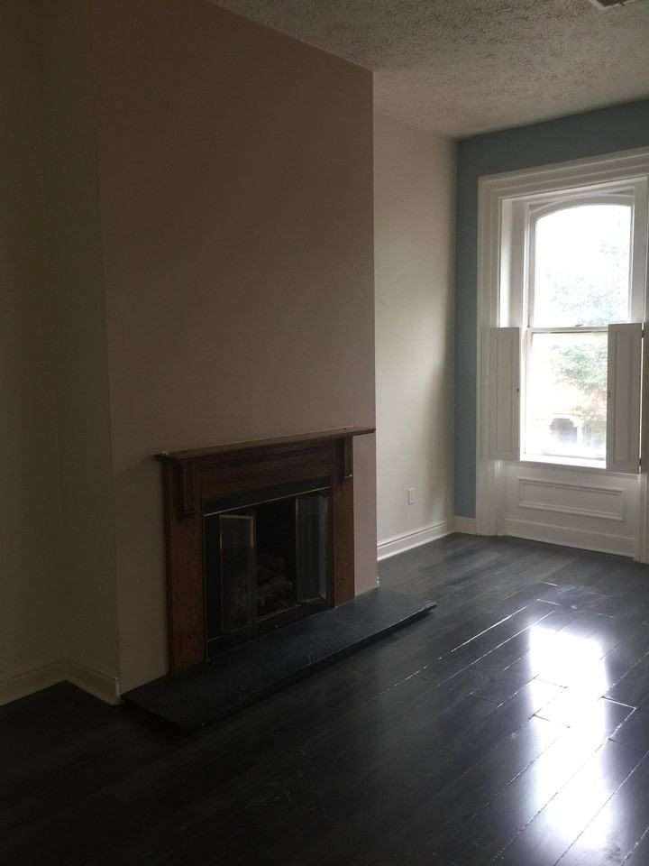 1304 Liverpool St #2 - Photo 5 of 17