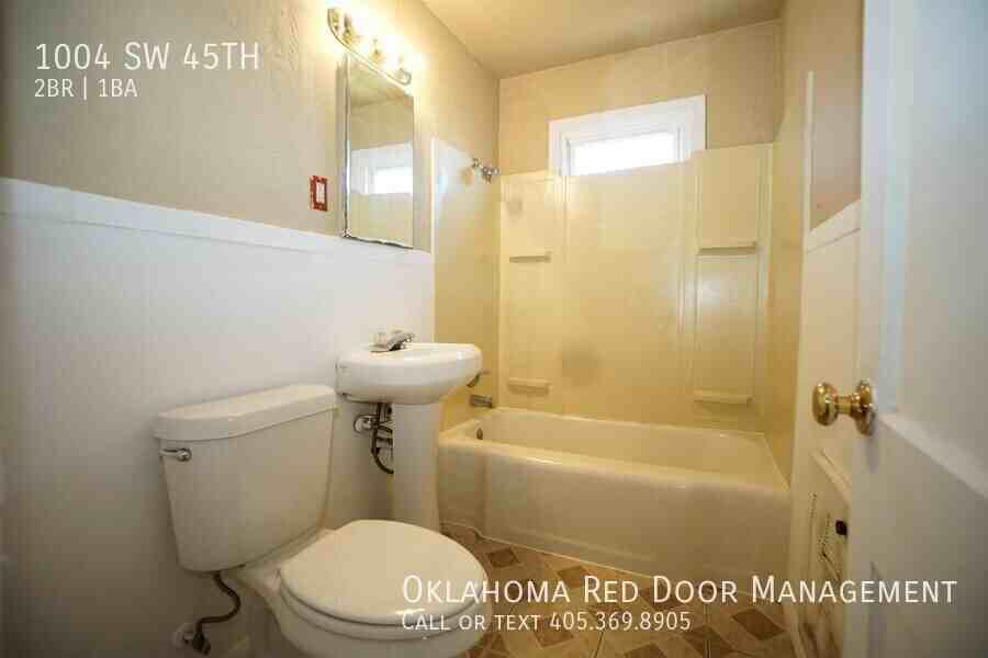 1004 Sw 45th St - Photo 6 of 23