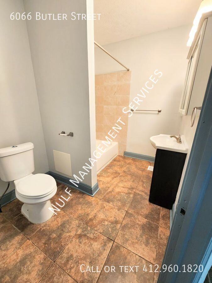 6066 Butler St - Photo 3 of 6