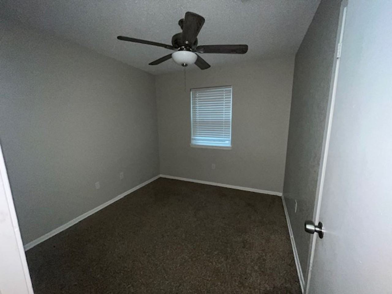 2506 Hidden Valley Dr - Photo 4 of 10