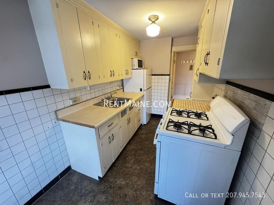 77 Broadway Apt. #3A - Photo 2 of 10