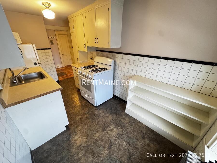 77 Broadway Apt. #3A - Photo 3 of 10