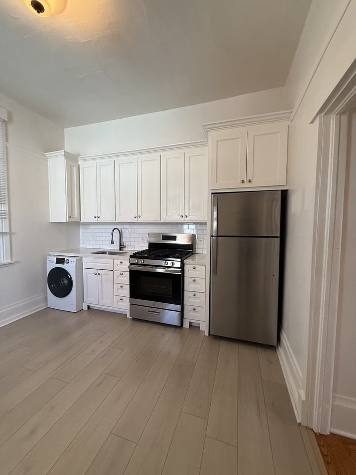 1724 Waller St #C - Photo 7 of 11