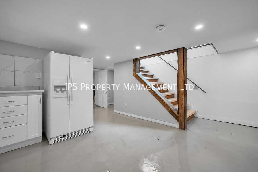 206 Station St #2 - Photo 3 of 13