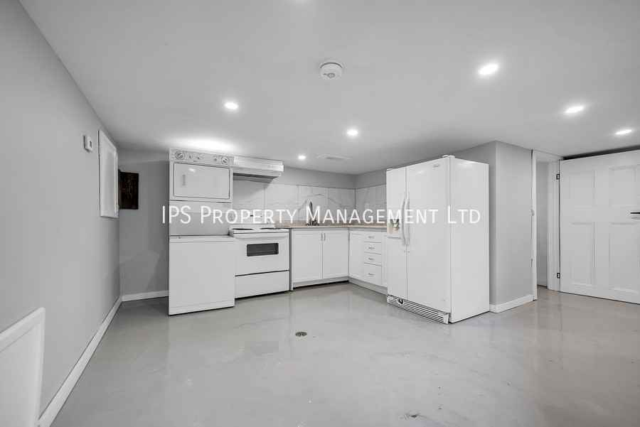 206 Station St #2 - Photo 4 of 13