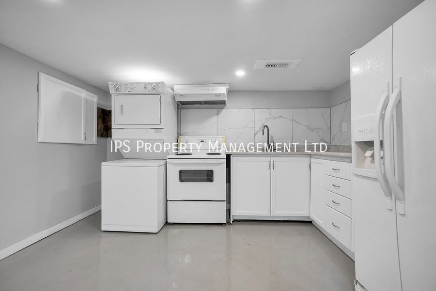 206 Station St #2 - Photo 5 of 13