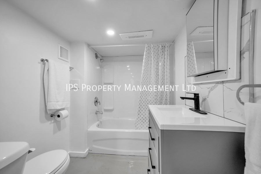 206 Station St #2 - Photo 7 of 13