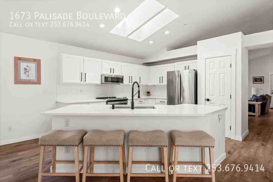 1673 Palisade Blvd - Photo 4 of 50