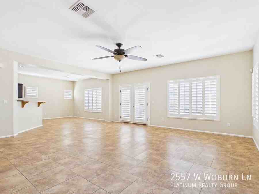 2557 W Woburn Ln - Photo 2 of 40