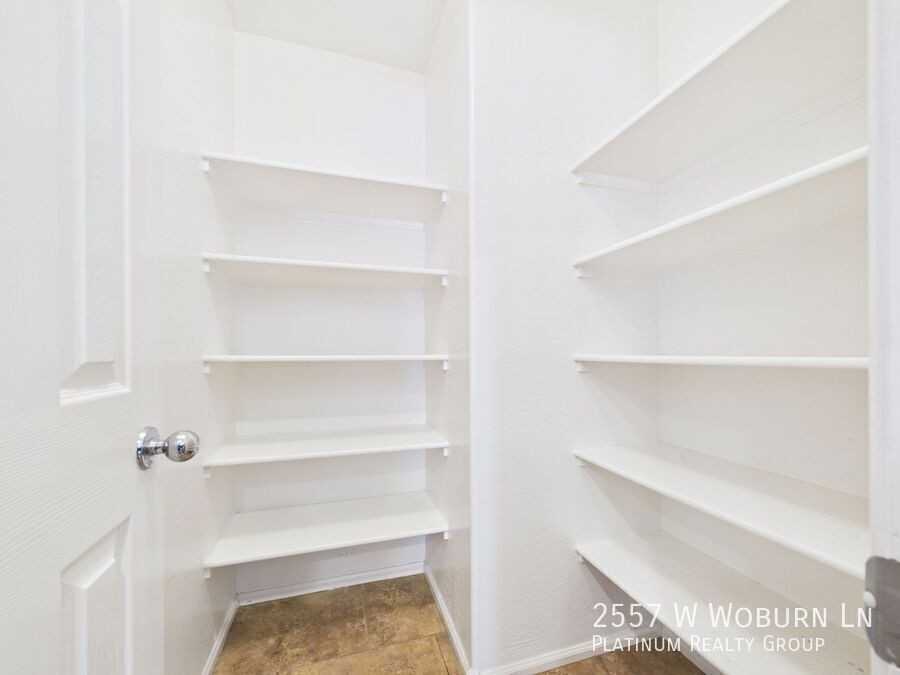 2557 W Woburn Ln - Photo 5 of 40
