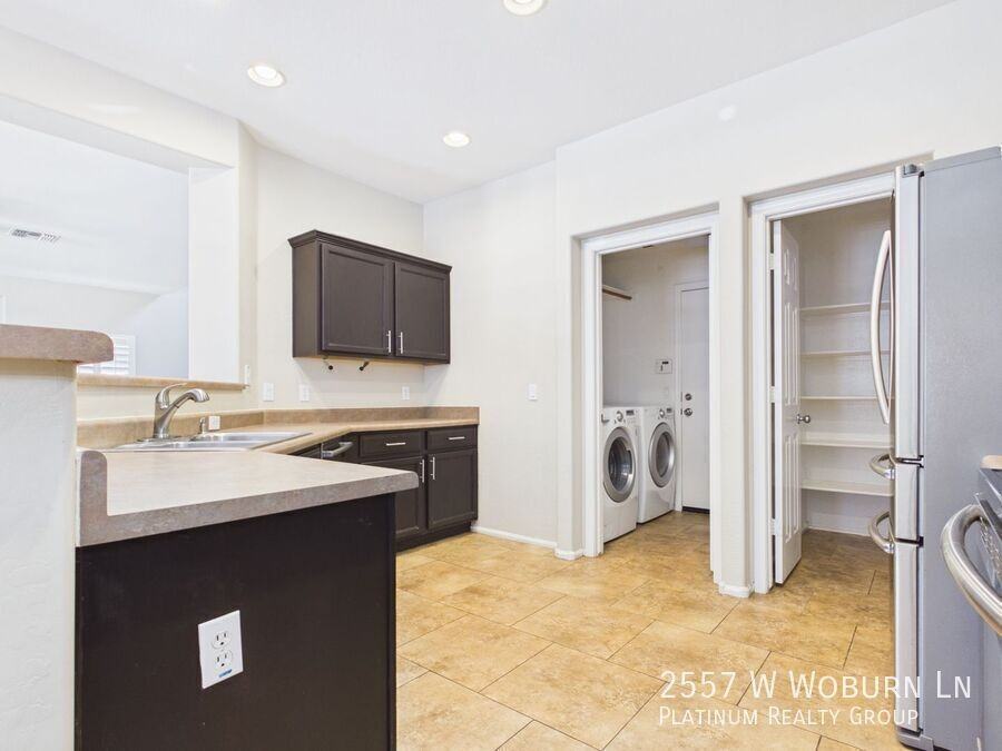 2557 W Woburn Ln - Photo 6 of 40