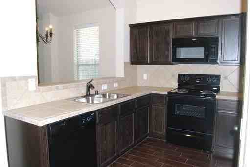 315 Orbit Dr - Photo 6 of 13