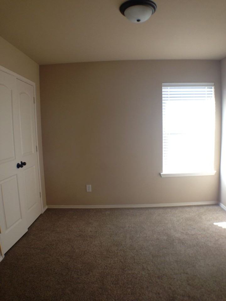 2304 Wood River Pkwy - Photo 6 of 10