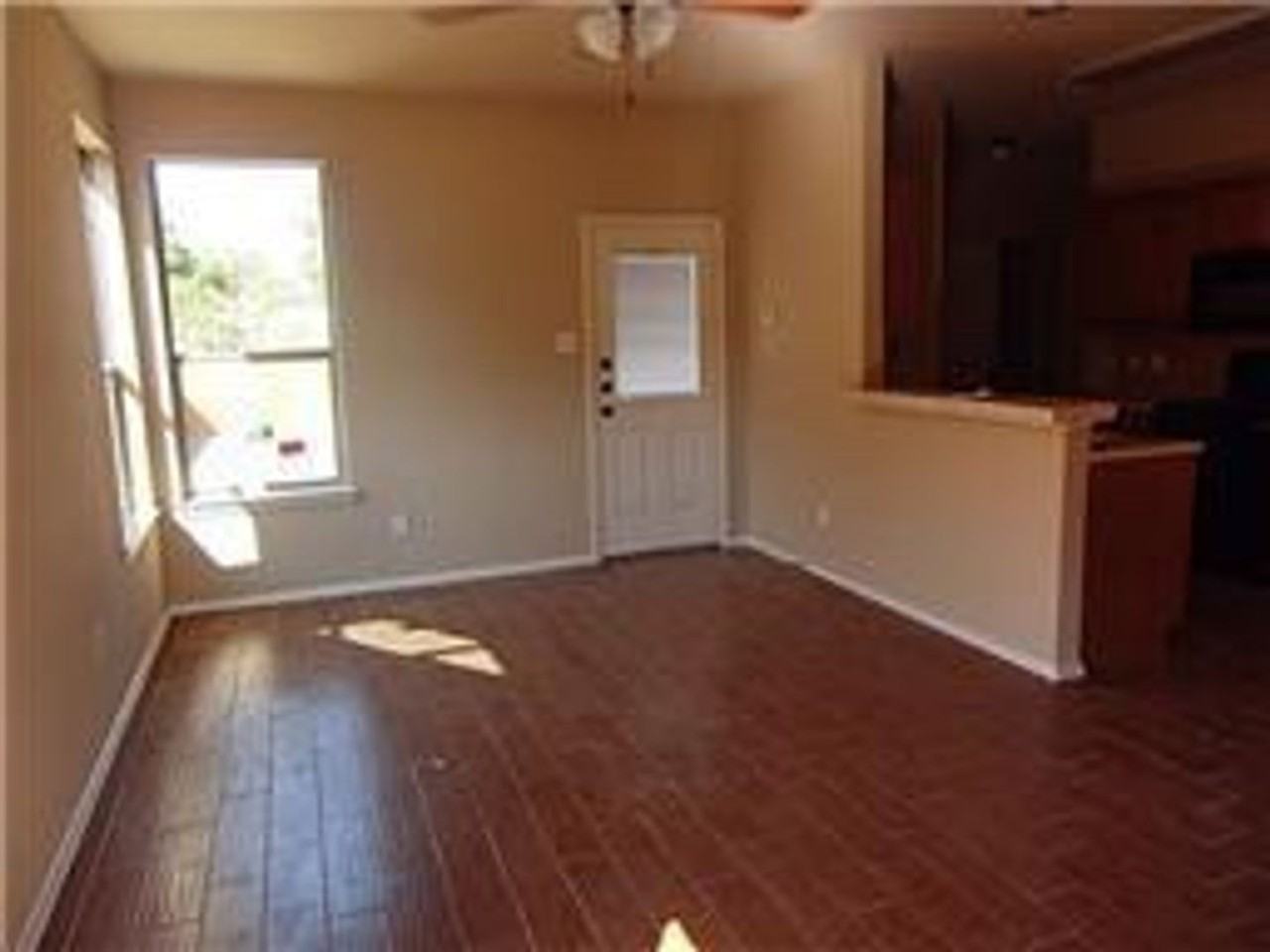 2304 Wood River Pkwy - Photo 4 of 10