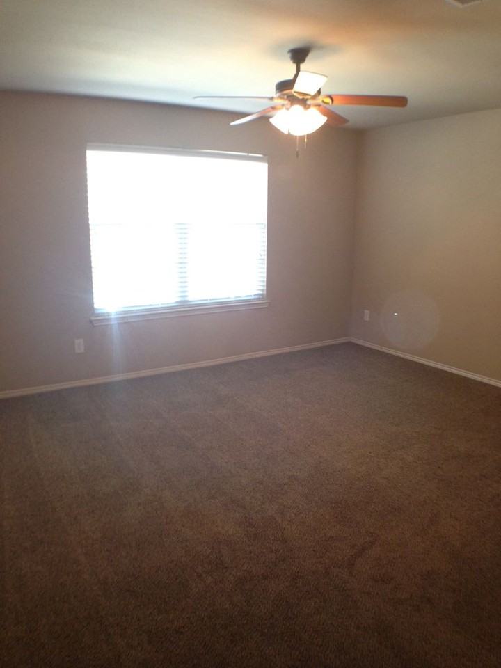 2304 Wood River Pkwy - Photo 5 of 10