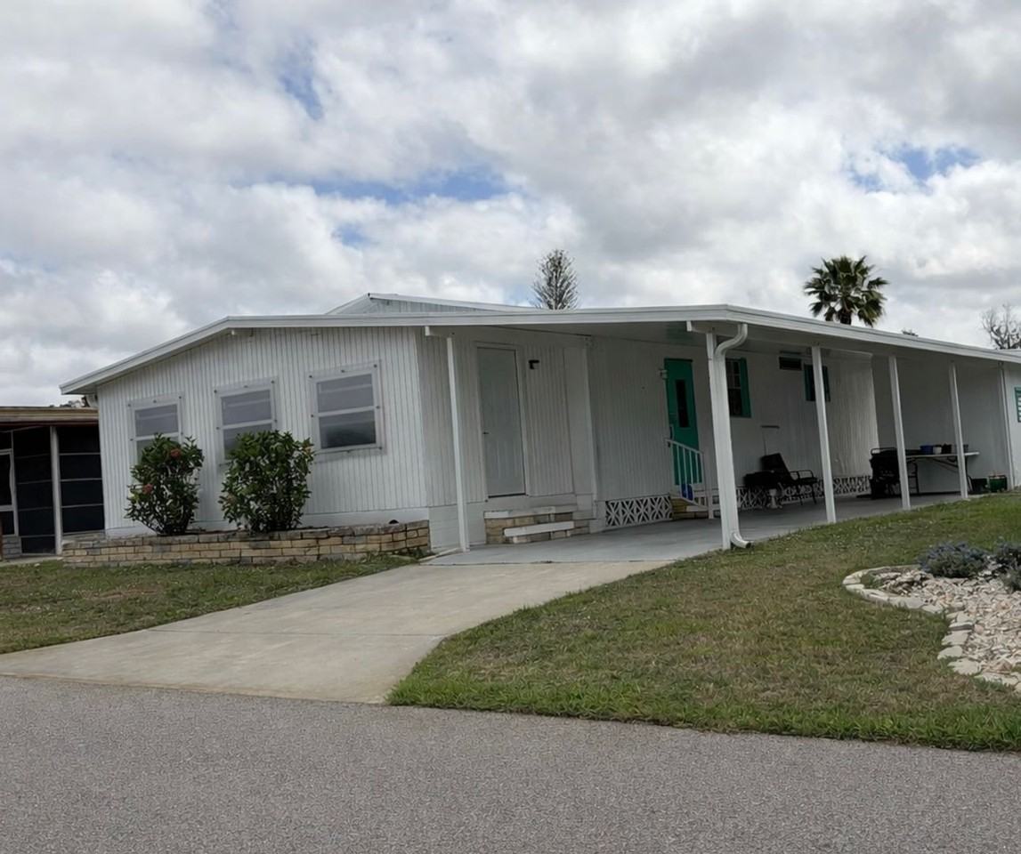 54 Colony Dr N - Photo 2 of 47