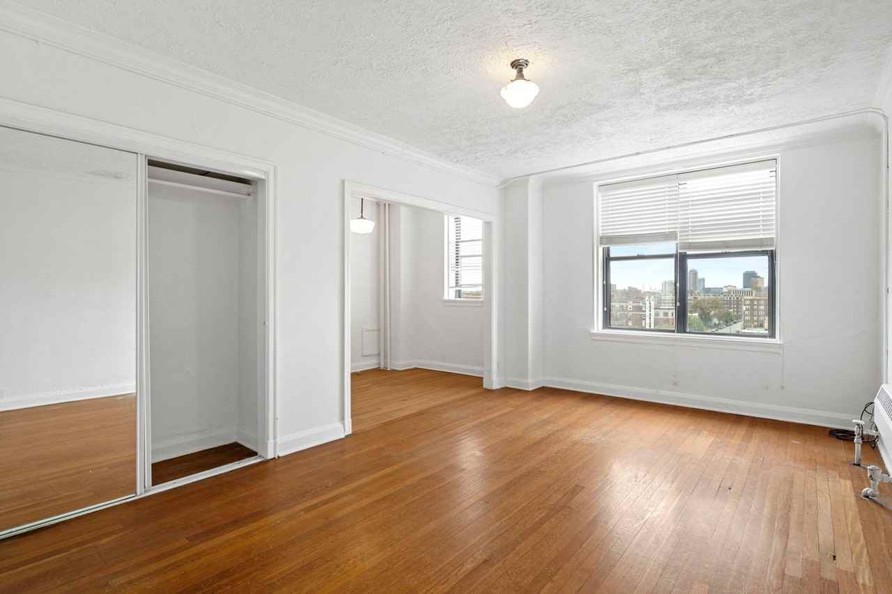 Piccadilly Apartments - Photo 6 of 42