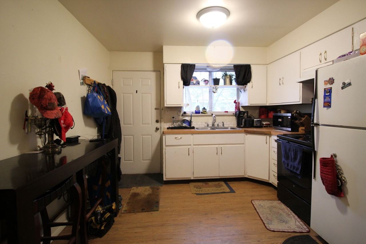 705 E 6th St - Photo 4 of 9
