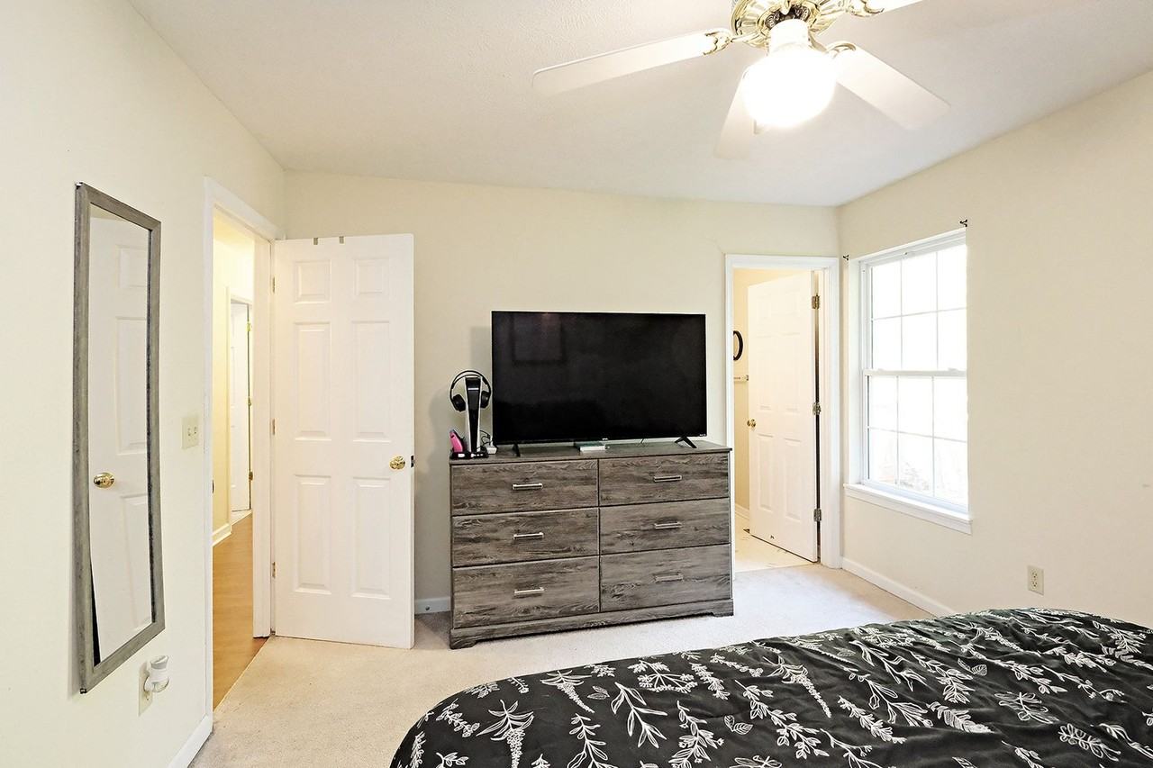 26 Begum Rd - Photo 5 of 14