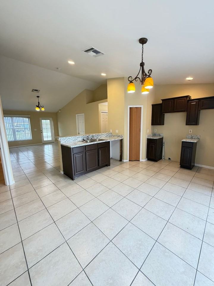 3818 7th St Sw - Photo 5 of 15