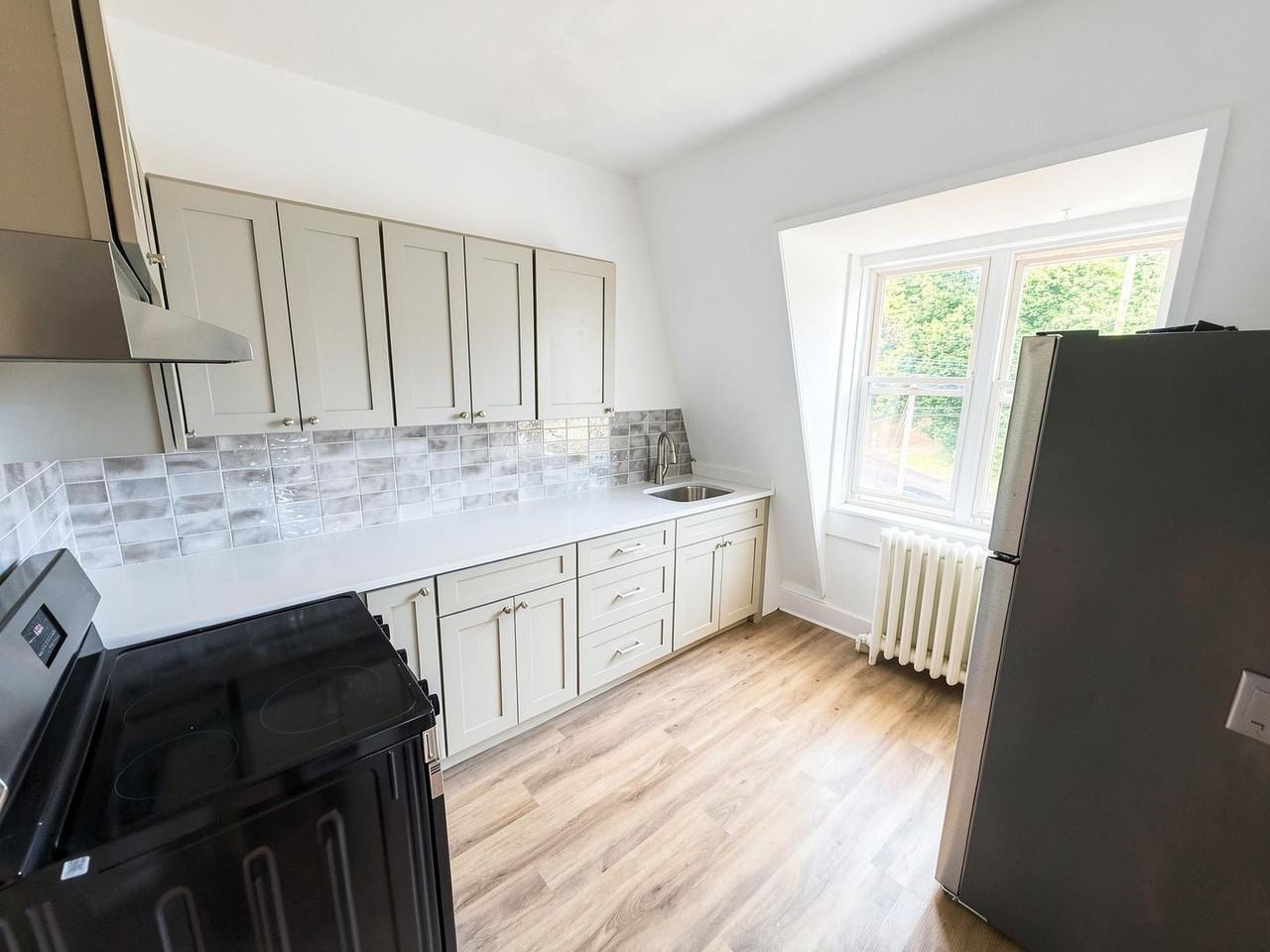 834 Warren St #6 - Photo 2 of 6