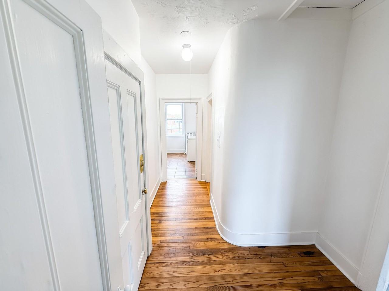 834 Warren St #6 - Photo 4 of 6