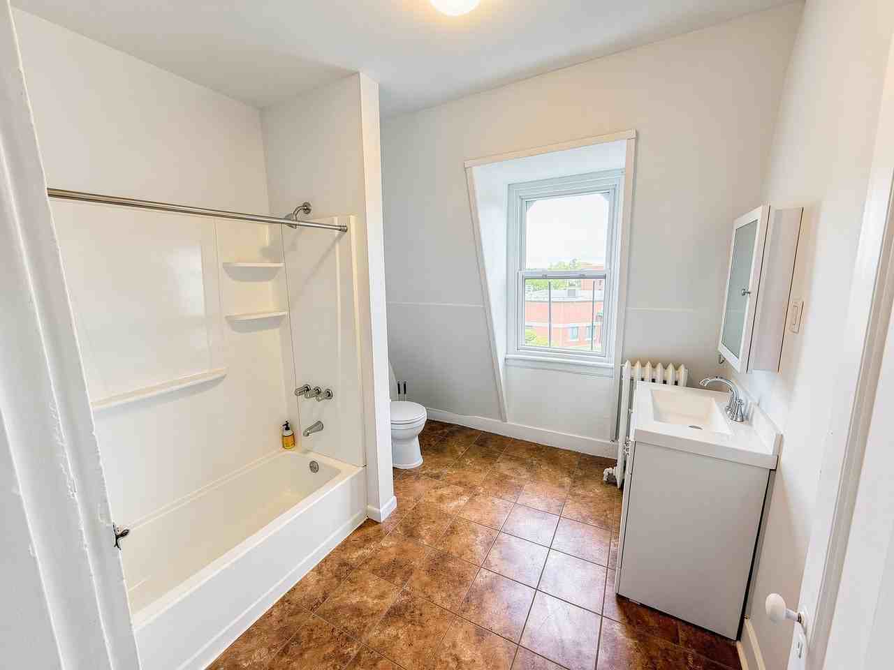 834 Warren St #6 - Photo 5 of 6