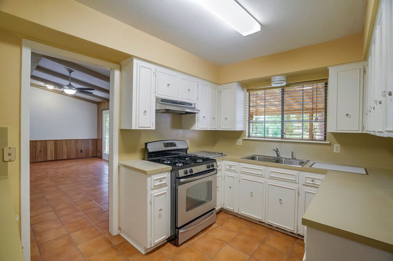 506 E Palm Valley Blvd - Photo 3 of 20
