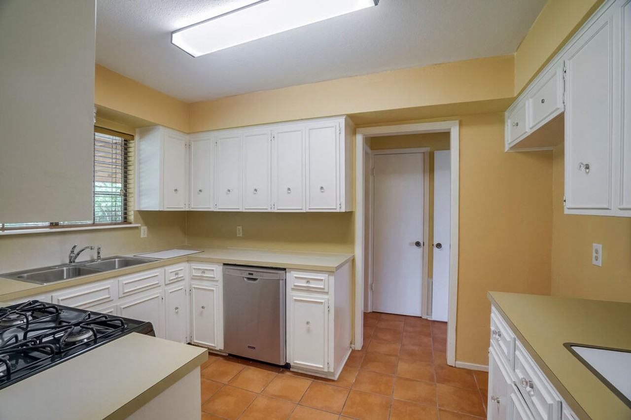506 E Palm Valley Blvd - Photo 4 of 20