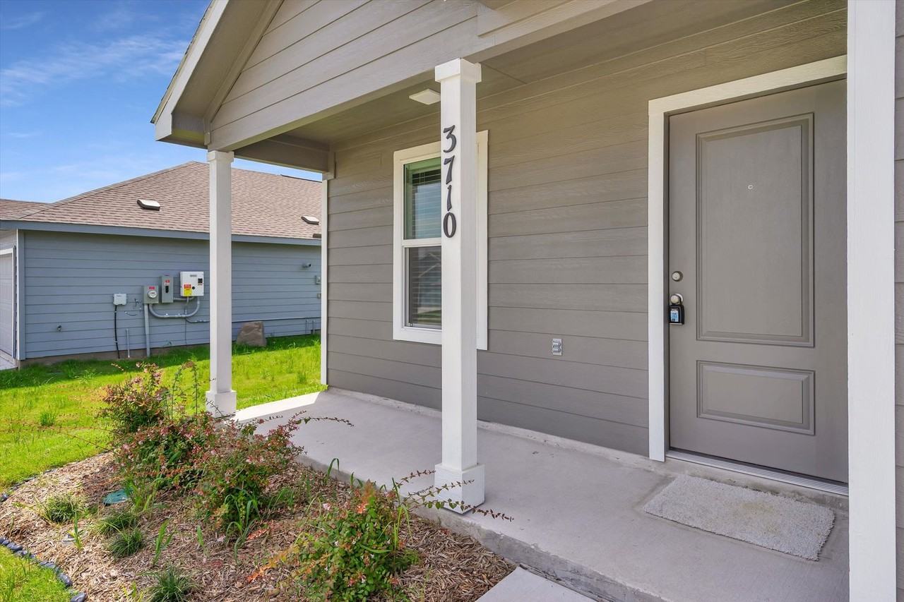 3710 Oleander Pl - Photo 3 of 34