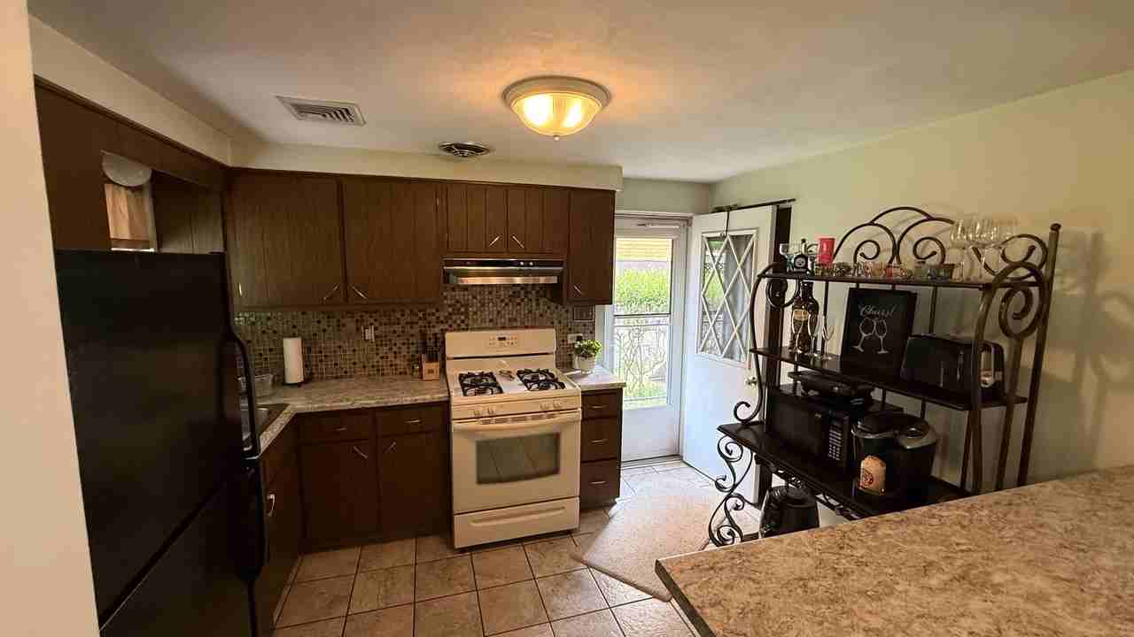 623 Jenne Dr - Photo 7 of 27