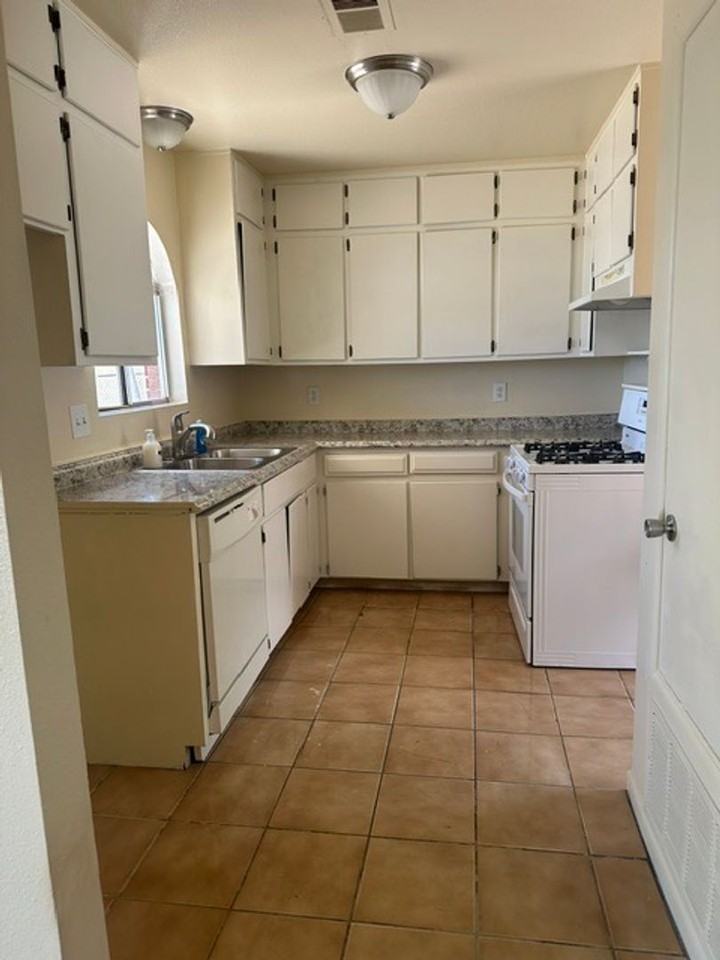 1706 Daybreak Rd Se - Photo 5 of 13