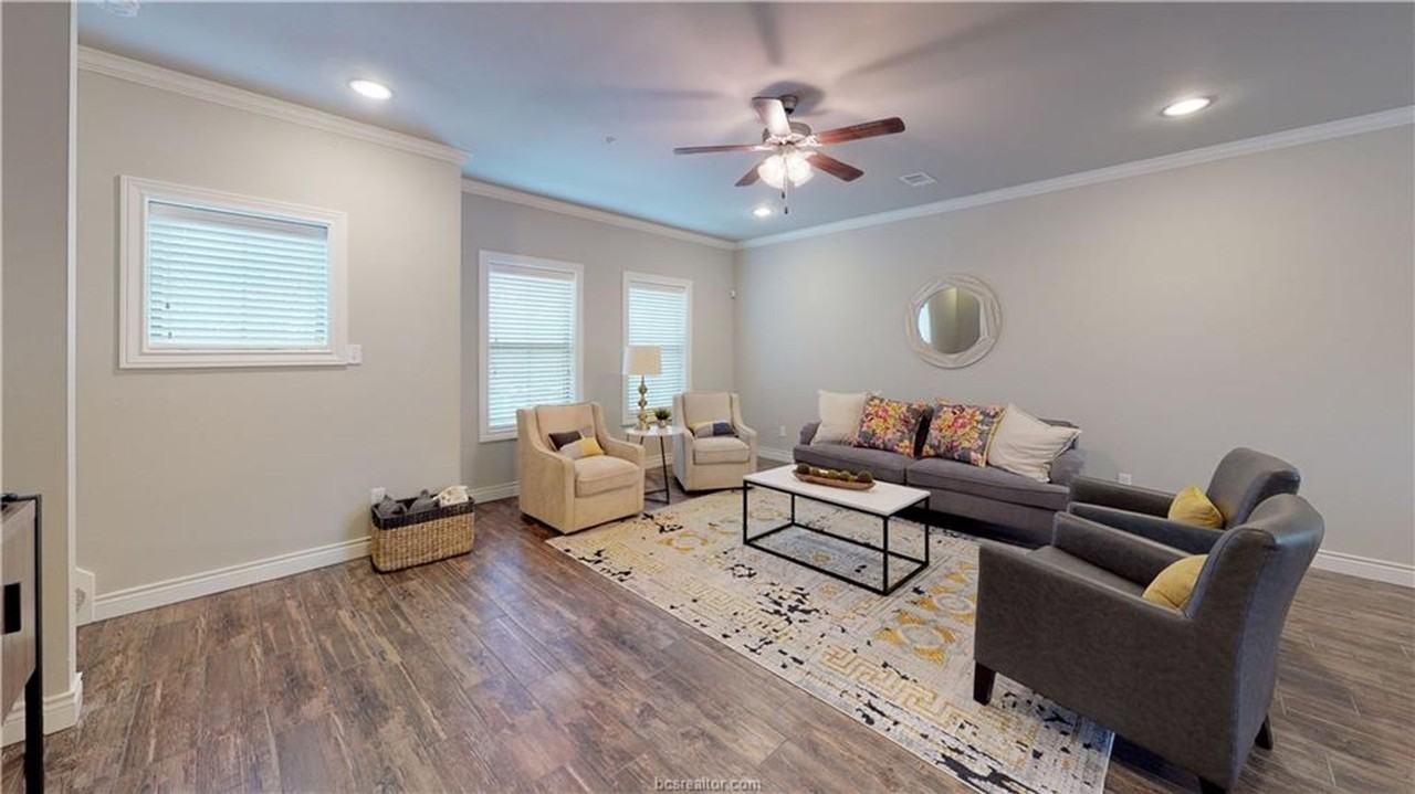 604 Clay St - Photo 2 of 7