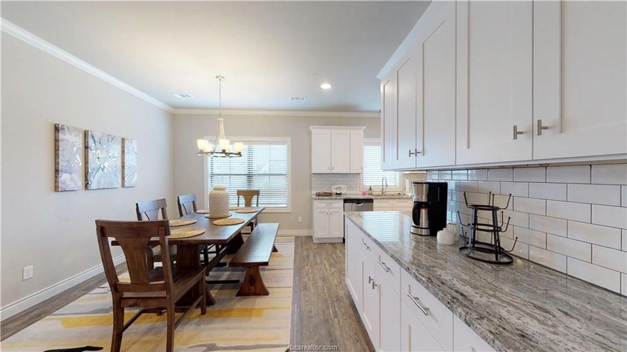 604 Clay St - Photo 4 of 7