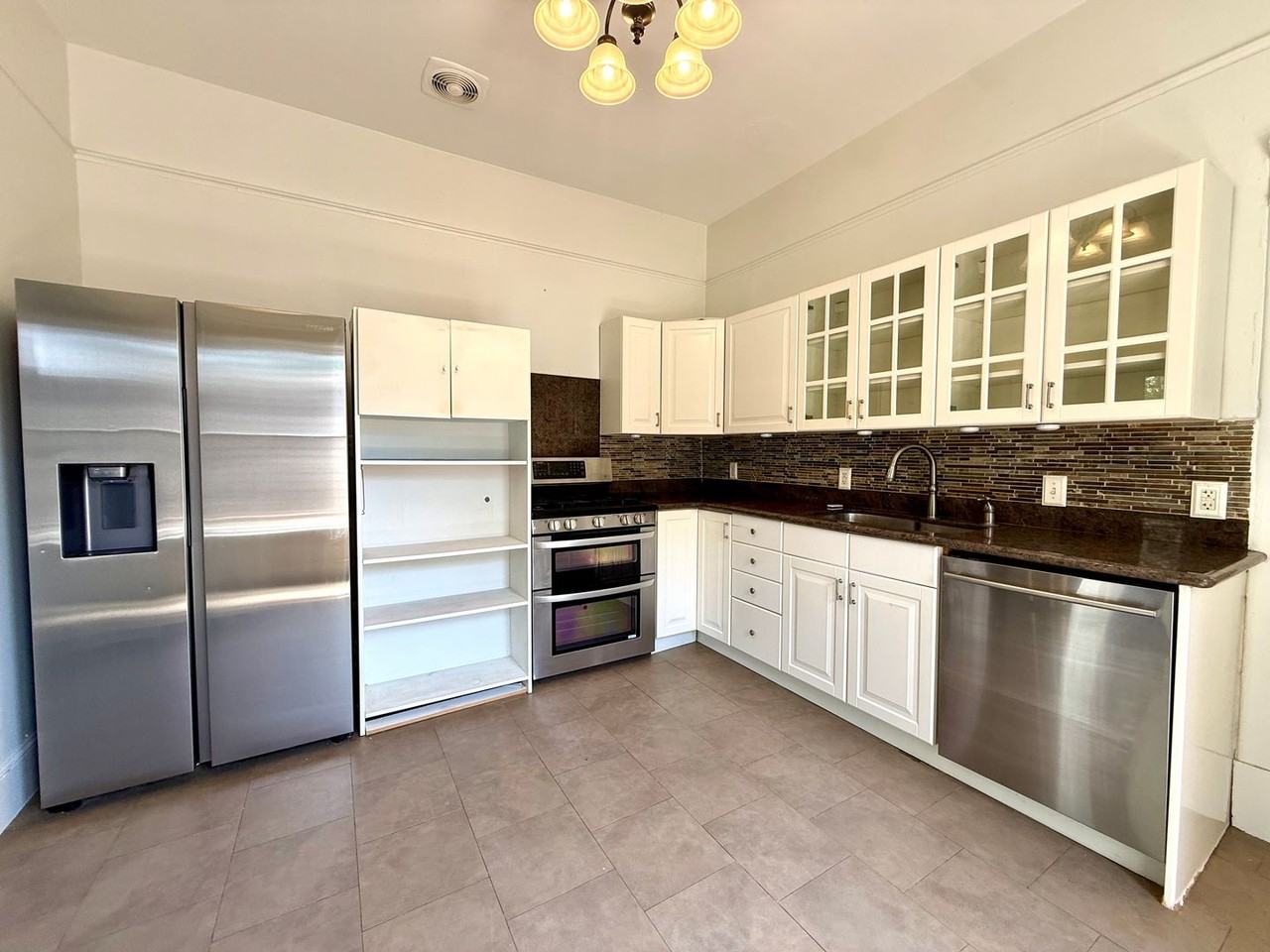 386 Margaret St - Photo 3 of 13