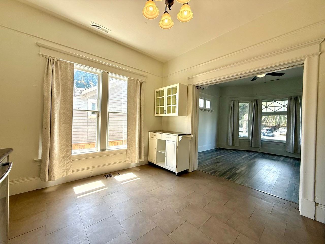 386 Margaret St - Photo 5 of 13