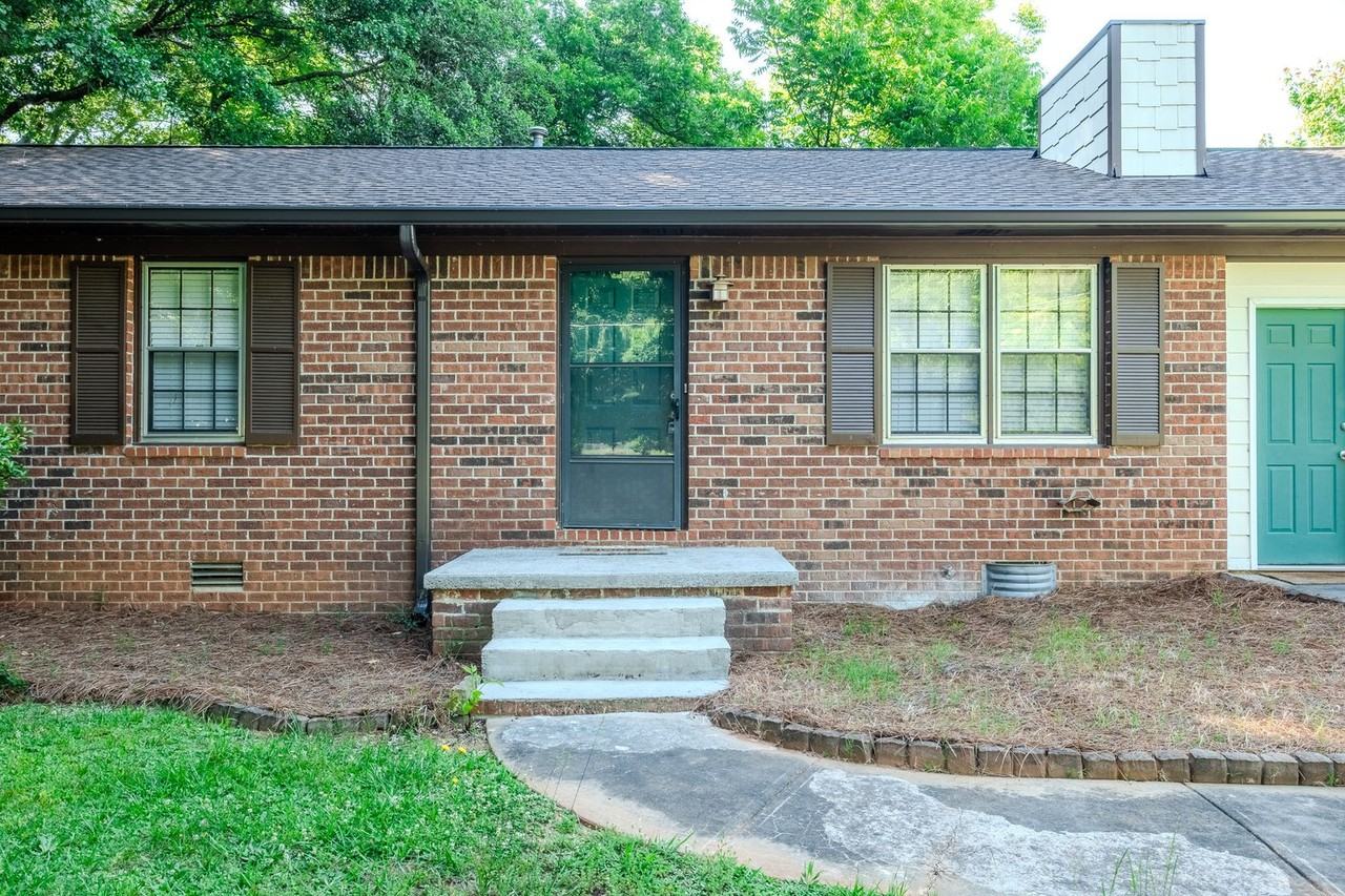 329 Gordon Cir - Photo 2 of 21